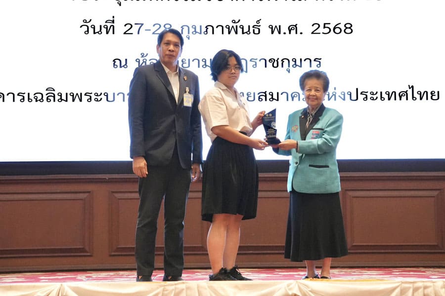 数字技术学院教师与学生在无烟高校发展项目中荣获第三名