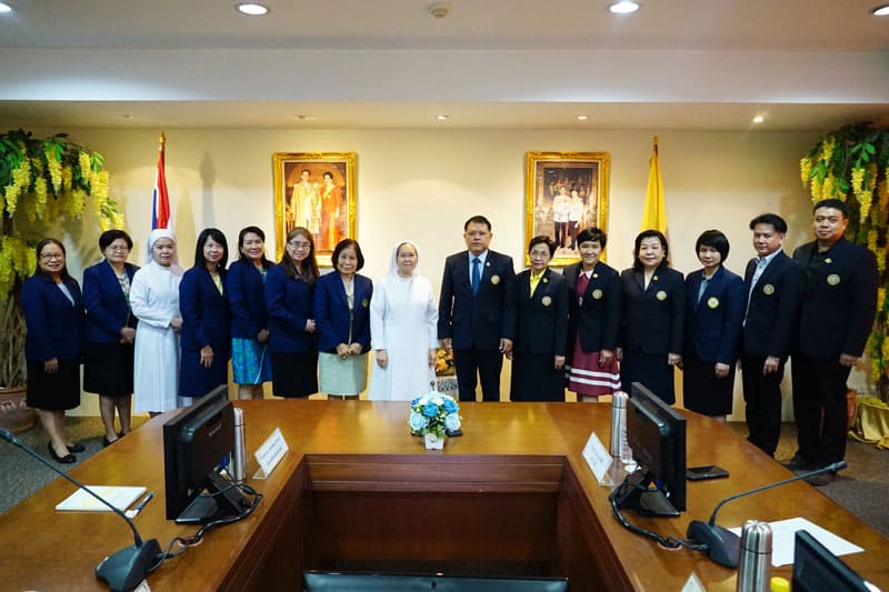 圣路易斯学院管理人员访问瑞嘉普大学