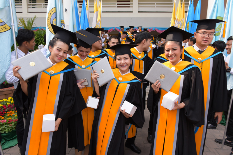 瑞嘉普大学成功举办2019届学生毕业典礼暨学位授予仪式