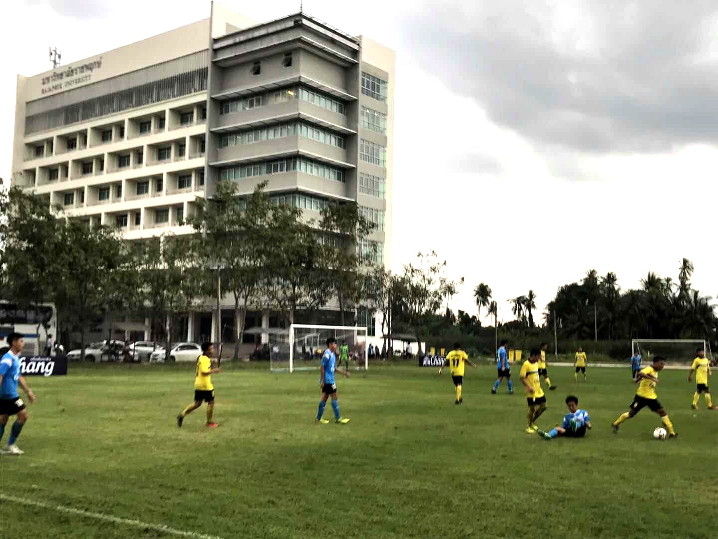 瑞嘉普大学举办了泰国大学生足球联谊赛