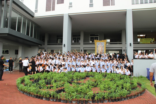 瑞嘉普大学联合当东吉学院举办为先王植树的活动