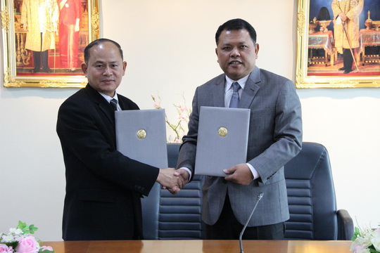 瑞嘉普大学与当地重点中学签署合作协议