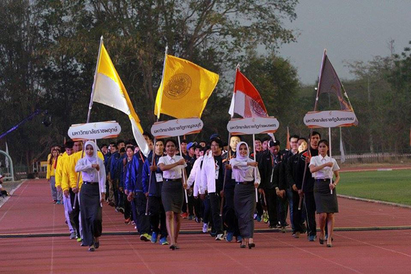 瑞嘉普大学体育健将参加大学生运动会