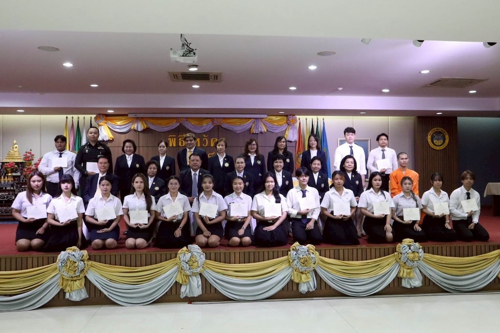 瑞嘉普大学隆重举行2025学年拜师仪式 表彰优秀师生与校友 中国留学生表现优异